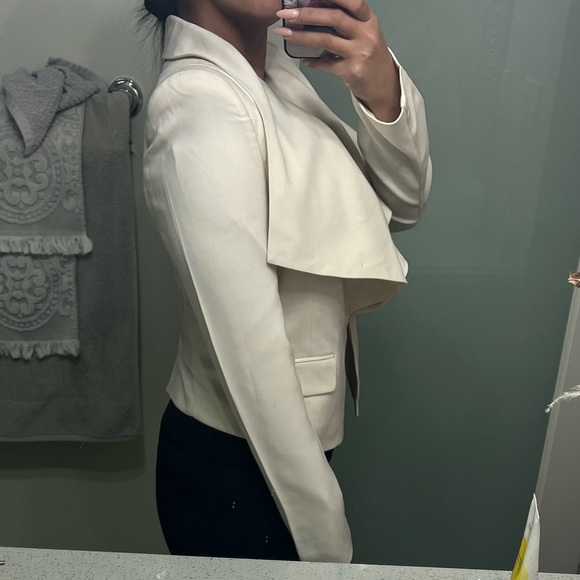 BCBG cream blazer Size small - Picture 5 of 6
